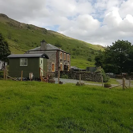 Farm stay Shepherds Hut Dolly Wagon *